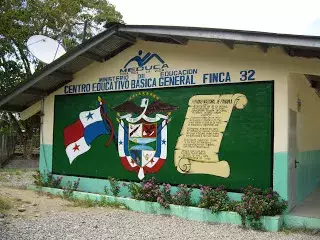 Padres de familia del C.E.B.G. de Finca 32 en paro por incumplimiento del Meduca