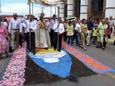 Buscan rescatar celebración del Corpus Christi en Chitré