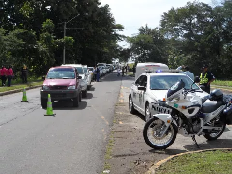 Delincuentes amordazan y le roban a una familia en La Perla de David