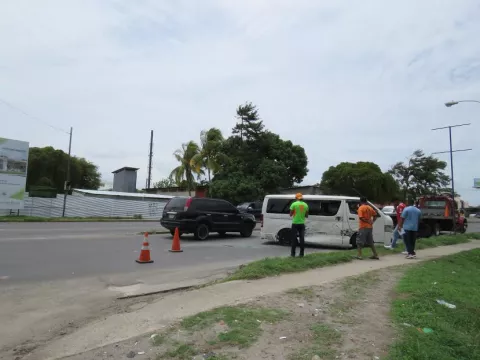 Diez heridos tras choque y vuelco en la Interamericana en Penonomé