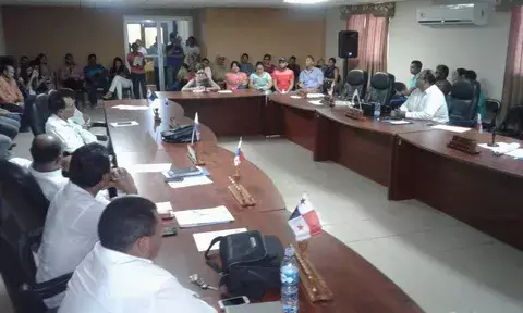 Expectativa por decisión sobre caso de reinas en Calle Abajo de La Villa