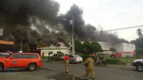 Comienzan investigaciones para determinar causas del incendio en David