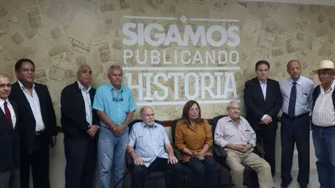 Columnistas se oponen a la venta forzada de diarios de Waked