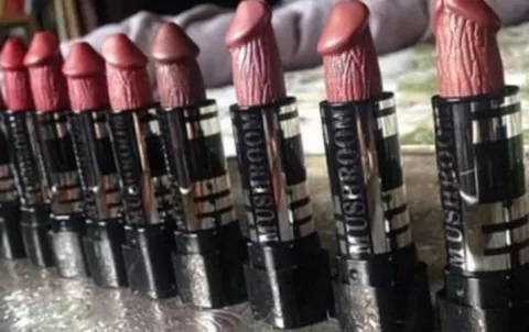 Labiales con forma de pene: una nueva tendencia del 'make up'