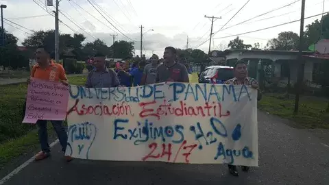 Universitarios en Bocas del Toro exigen solución a problema de agua y luz