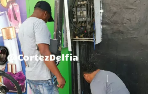 Hurtan cables y afectan aires acondicionados de empresa en Zona Libre 
