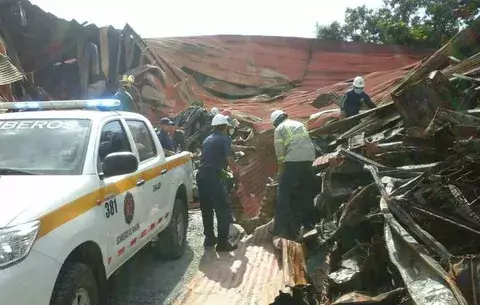 Mano criminal en incendio de almacén, en Santiago