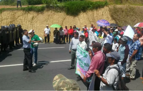 Cierran la Interamericana en oriente chiricano para exigir mejoras a escuela
