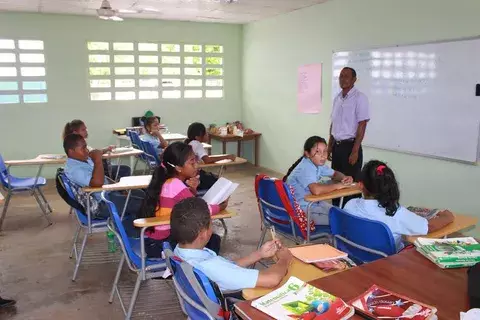 Con retraso inicia jornada única en primera escuela en Veraguas