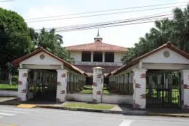 Suspenden clases en el José Guardia Vega por trabajos en una tubería