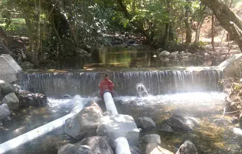 Bajo caudal obliga a represar quebrada La Muela en Santa Fe