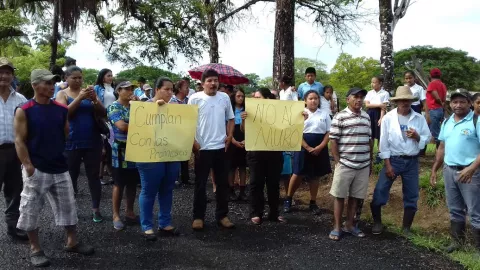 Protestan por incumplir empresa que construye carretera David-Santiago 