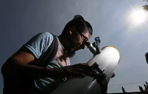 Mercurio completa su primer tránsito delante del Sol en una década