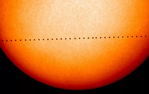 Mercurio efectúa su tránsito solar
