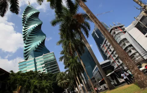 Trust business falls a 2% during 2015