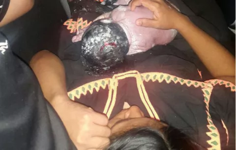 Indígena da a luz bebé sano en patrulla de la policía en Bugaba