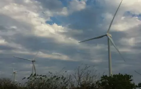 Inversionistas esperan señales concretas sobre el futuro energético de Panamá