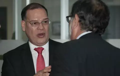 Gobiernos hipotecan  sus agendas, Pedro Miguel González 