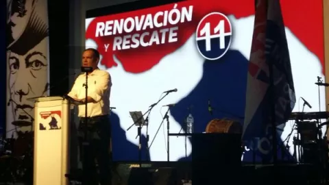 El PRD realiza jornada de renovación y rescate de un partido en crisis