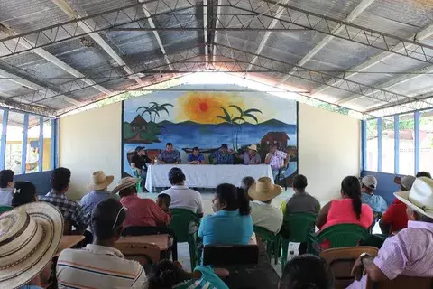 Moradores de Calidonia y Pixvae reiteran necesidad de nueva carretera