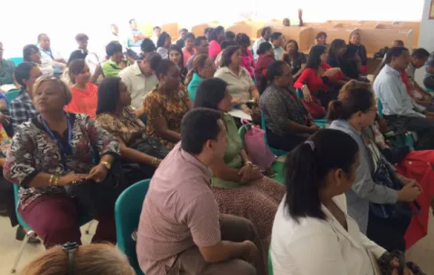 Docentes del colegio Abel Bravo reunidos tocan temas de seguridad ante amenaza
