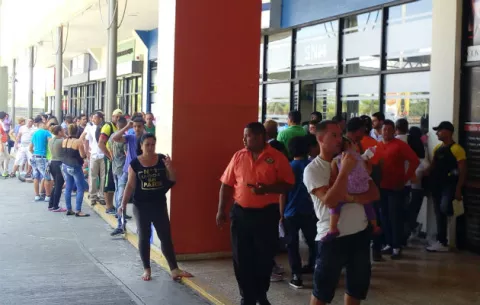 Preocupa que cubanos no tienen dinero para viajar a México