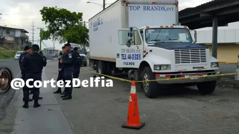 Sorprenden a sujeto dentro de un camión cargado de mercancía en Colón