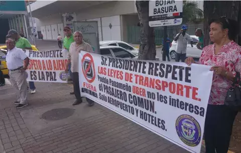 ATTT accede a dialogar con taxista que protestan por el sistema Uber