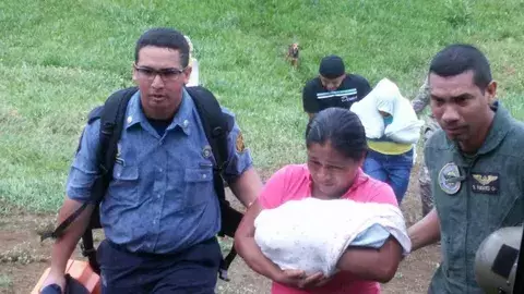 Trasladan a infante enfermo desde apartada comunidad veragüense a Penonomé