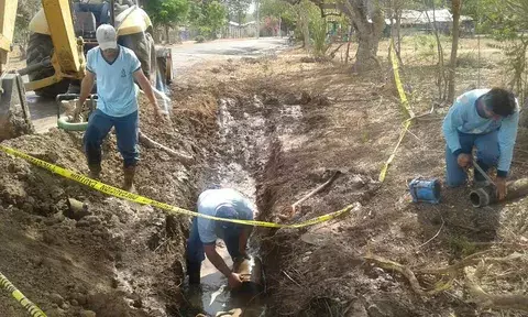 Reemplazan tubería que era asociada con el cáncer en Santa Ana, Los Santos