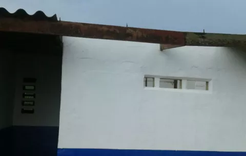 Afectaciones en techos de escuela y viviendas en costa arriba de Colón