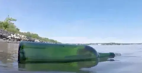 Mensaje en botella cruzó el Atlántico, de Maine a España 