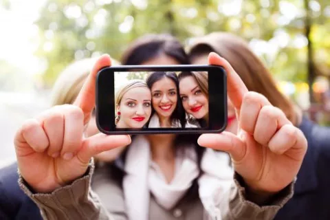 El celular, más importante que los padres, amigos y parejas