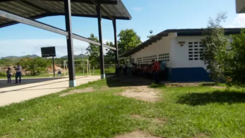 Paro de labores en colegio de Penonomé por falta de respuesta del Meduca
