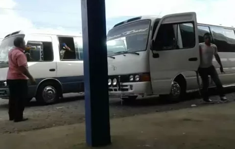 Dos conductores casi se van a los golpes por pelear pasajeros en Chiriquí