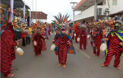 Santeños se preparan para celebrar la segunda "Hora Cero" en el Corpus Christi