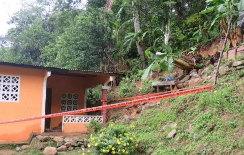 Tres familias evacuadas por deslizamiento en El Copé