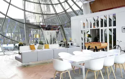 La Torre Eiffel convierte su primer piso en una casa familiar
