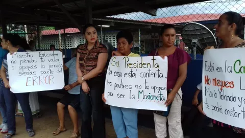 Piden con protestas se suspenda la jornada extendida 