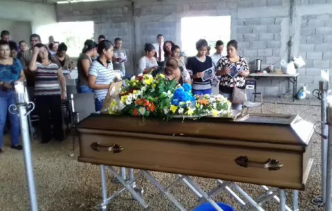 Realizan funeral de menor asesinado en Dolega