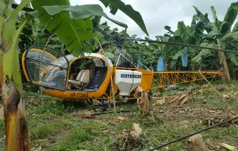 Cae helicóptero en matas de banano de Bocas 