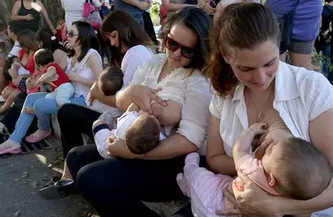 Lactancia materna favorece la función cardíaca en los prematuros, según estudio