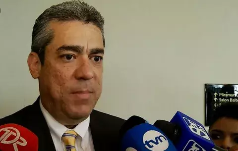 Miguel Mayo deberá enfrentar la crisis del sistema de salud