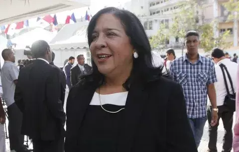 Ataque a las escuelas con saña, denuncia ministra de Educación 
