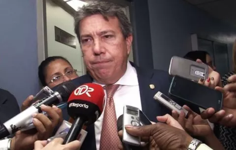 Ministro del Mop dice que él no se va