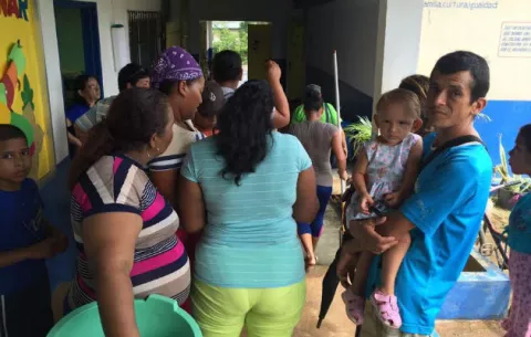 Padres de familia aseguran que deben realizar trabajos de limpieza