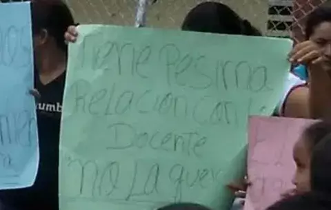 Vuelven a clases en escuela de La Colorada de Los Santos en discordia