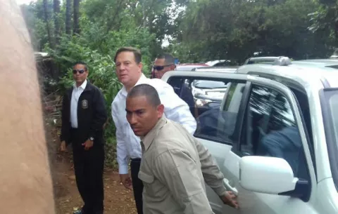 Presidente visita a madre de menor asesinada en Chiriquí 