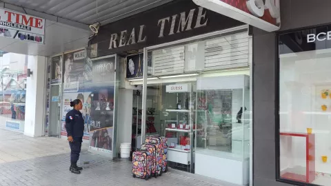 Sujetos armados roban en joyería en Zona Libre de Colón