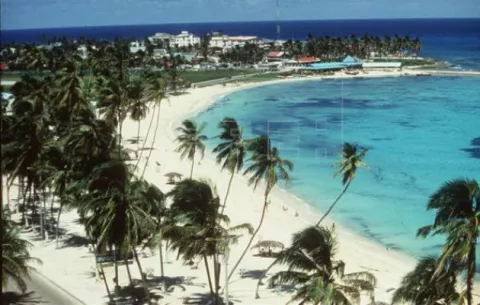 San Andrés, una joya insular colombiana de libertad urbana y belleza marina
